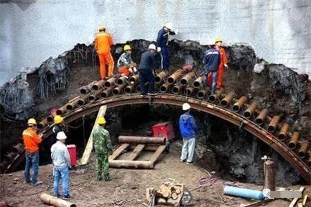 运河隧道钢花管支护案例